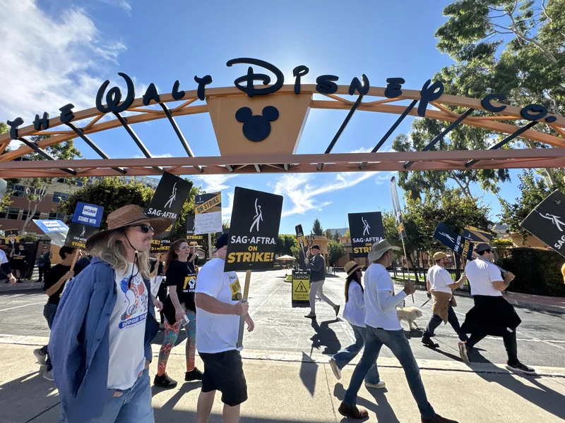 Thanksgiving Market: What Smart Traders Know. - Redditors React